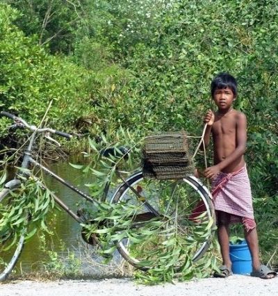 Zoe Balmforth Cycling on the  tour with redspokes